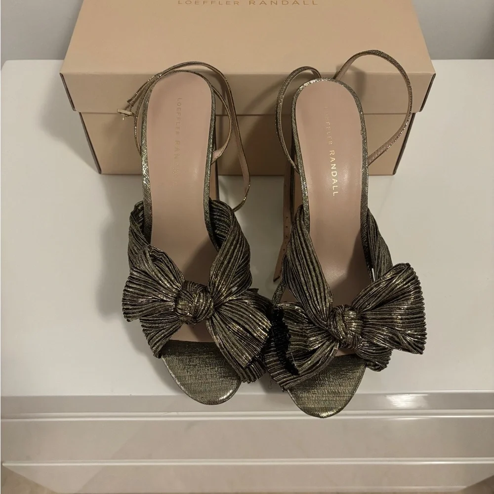 Loeffler Randall Gold Bow Heels - Picture 6 of 15